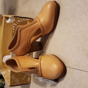 NEW Handmade Elf Leather heels